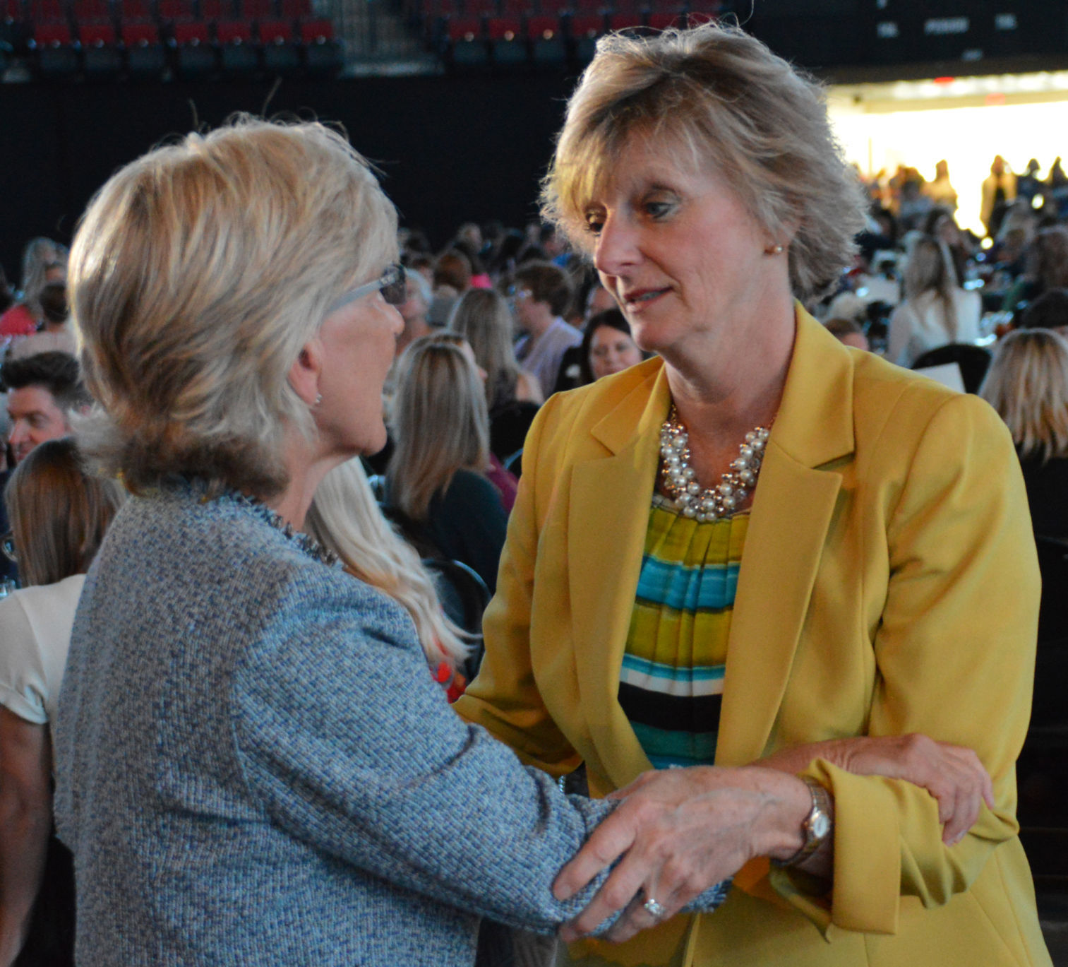 Rhonda Revelle visits with Wendy Birdsall, president, Lincoln C of C.JPG